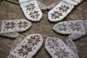 Snowflake Mittens - Handspun Wool - Light Grey